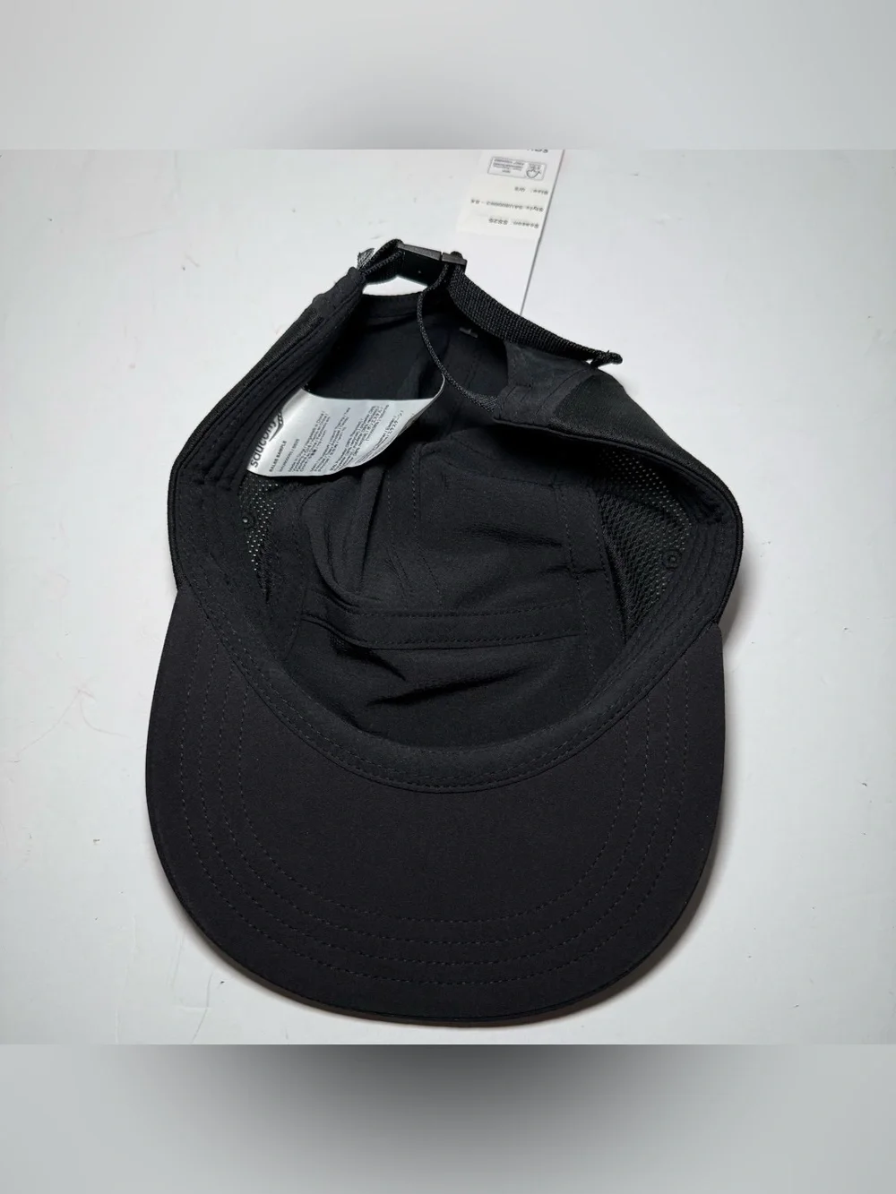 Saucony NWT 5-Panel Running Hat Black Mesh Adjustable Performance Cap Kinarva OS